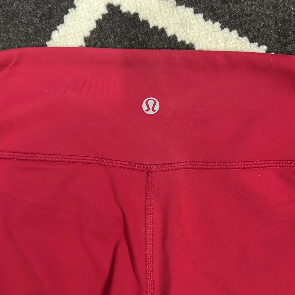 Like new Lululemon leggings, Size 6 - Picture 2 of 2